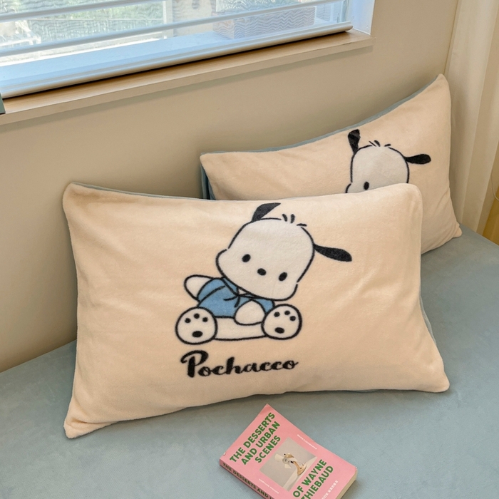 91家纺网 家纺一手货源 找家纺 金爱家 2025新款正版三丽鸥授权大版卡通平网数码印花加厚高克重牛奶绒系列四件套-第二批 绒R酷酷狗