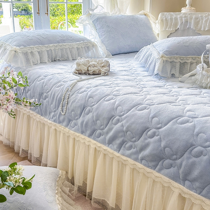 91家纺网 家纺一手货源 找家纺 虹星家纺 2025新款法式雕花牛奶绒花边单床盖-星光碟影 星光蝶影-海盐蓝