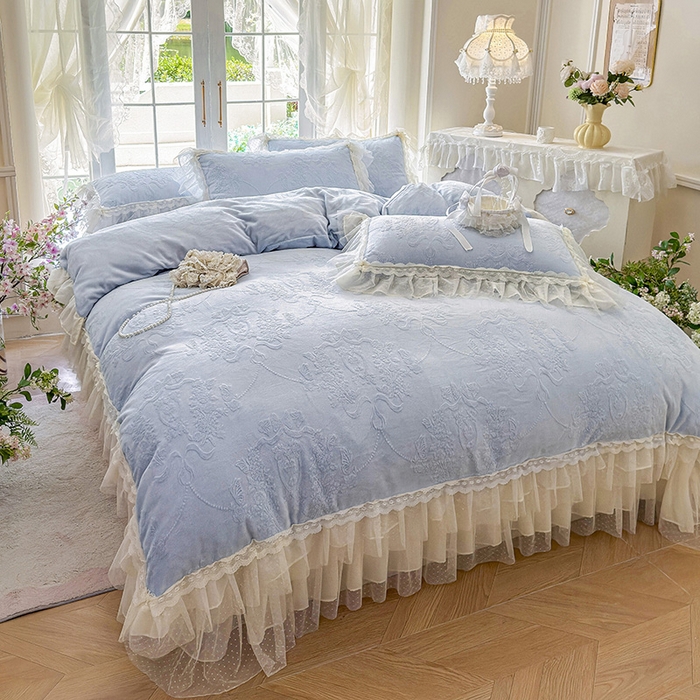 91家纺网 家纺一手货源 找家纺 虹星家纺 2025新款法式雕花牛奶绒花边单床盖-星光碟影 星光蝶影-海盐蓝