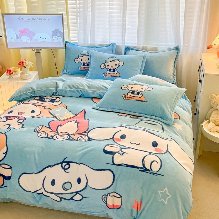 91家纺网 家纺一手货源 找家纺 金爱家 2025新款正版三丽鸥授权大版卡通平网数码印花加厚高克重牛奶绒系列四件套-第二批 伙伴玉桂狗