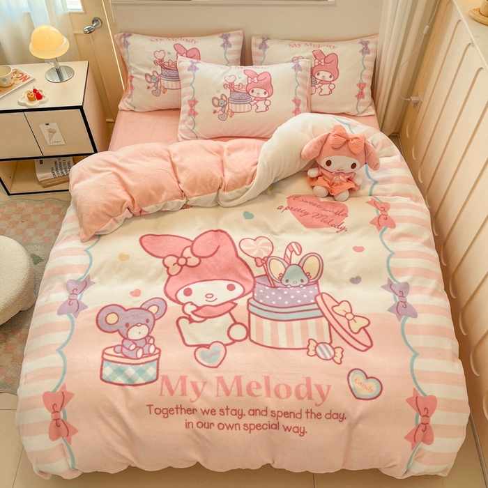 91家纺网 家纺一手货源 找家纺 金爱家 2025新款正版三丽鸥授权大版卡通平网数码印花加厚高克重牛奶绒系列四件套-第二批 绒R礼物美乐蒂