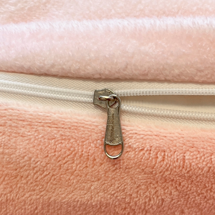 91家纺网 家纺一手货源 找家纺 金爱家 2025新款正版三丽鸥授权大版卡通平网数码印花加厚高克重牛奶绒系列四件套-第二批 绒R礼物美乐蒂