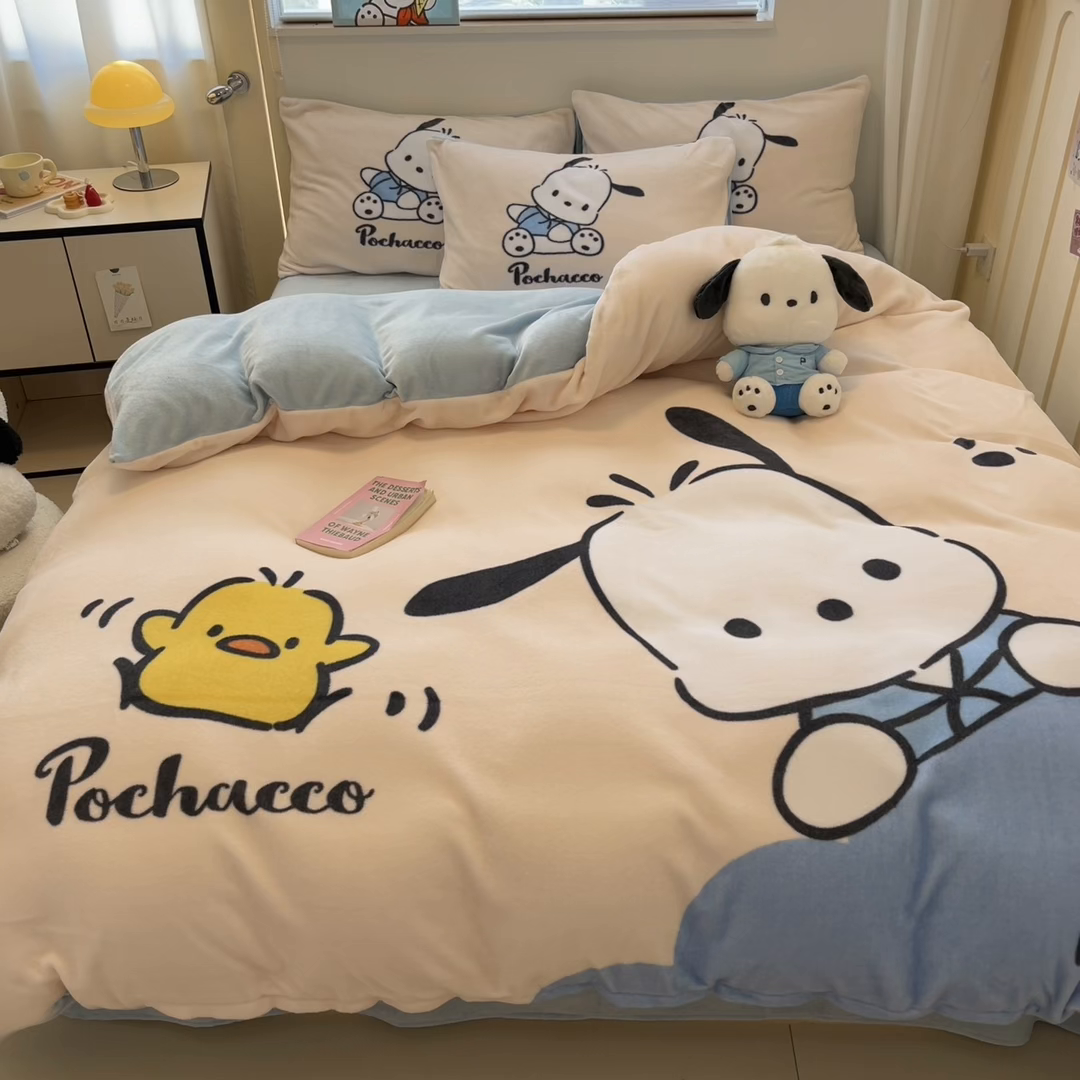 91家纺网 家纺一手货源 找家纺 金爱家 2025新款正版三丽鸥授权大版卡通平网数码印花加厚高克重牛奶绒系列四件套-第二批 绒R酷酷狗