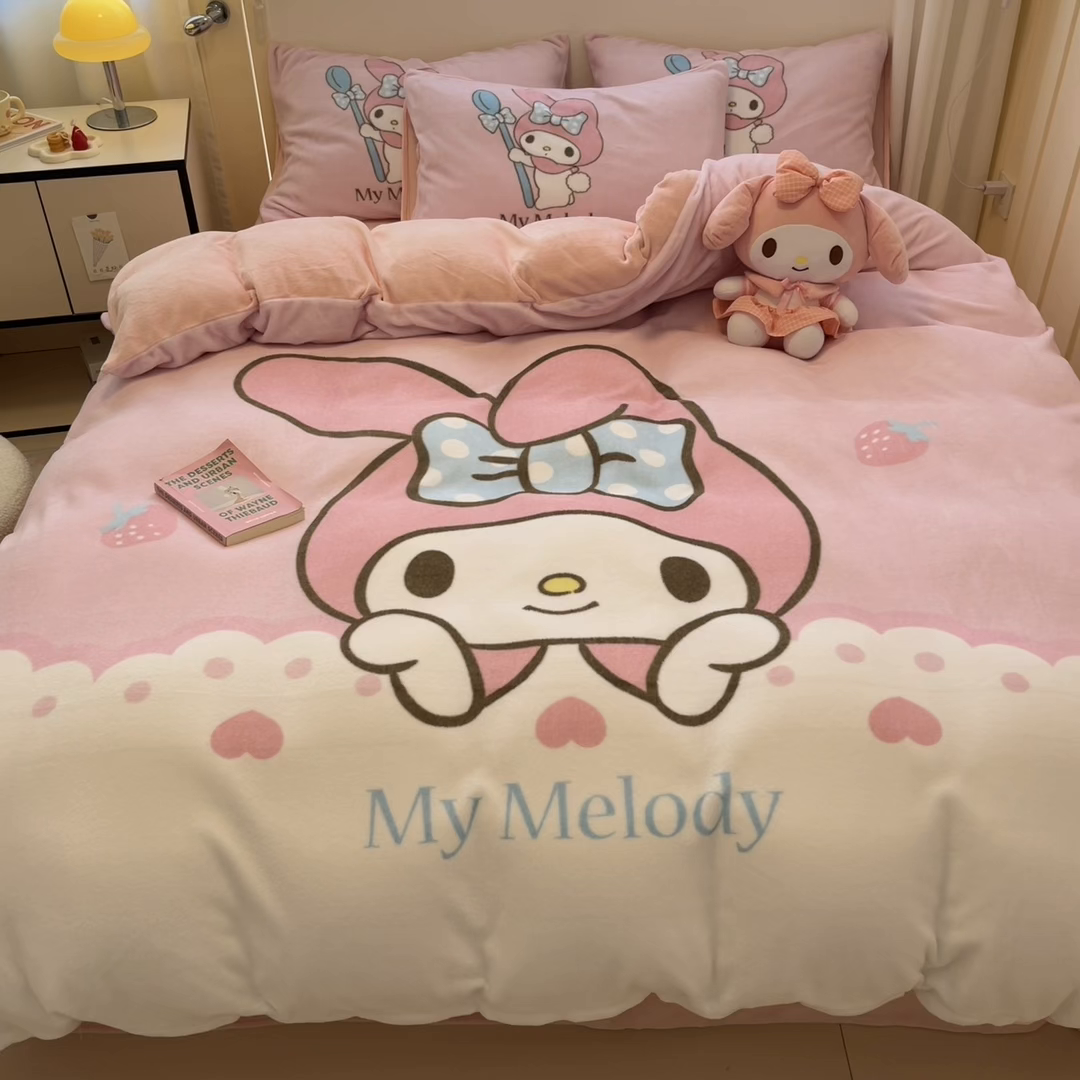 91家纺网 家纺一手货源 找家纺 金爱家 2025新款正版三丽鸥授权大版卡通平网数码印花加厚高克重牛奶绒系列四件套-第二批 绒R萌萌美乐蒂