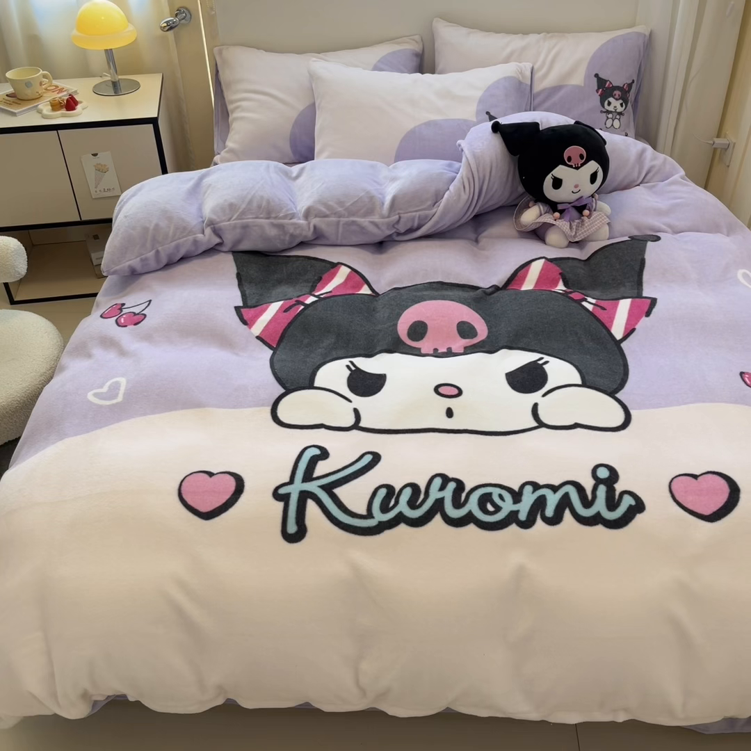 91家纺网 家纺一手货源 找家纺 金爱家 2025新款正版三丽鸥授权大版卡通平网数码印花加厚高克重牛奶绒系列四件套-第二批 绒R呆萌库洛米