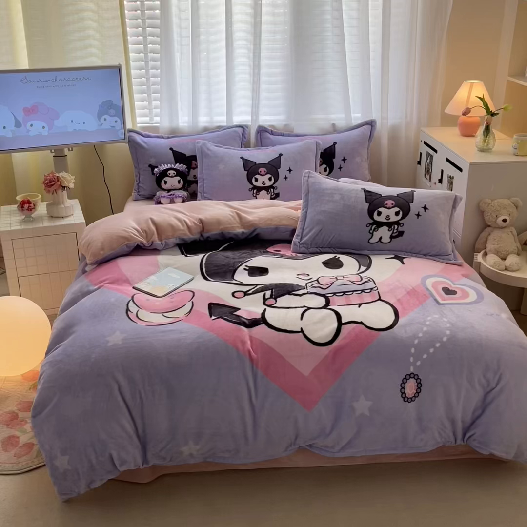 91家纺网 家纺一手货源 找家纺 金爱家 2025新款正版三丽鸥授权大版卡通平网数码印花加厚高克重牛奶绒系列四件套-第二批 礼物库洛米