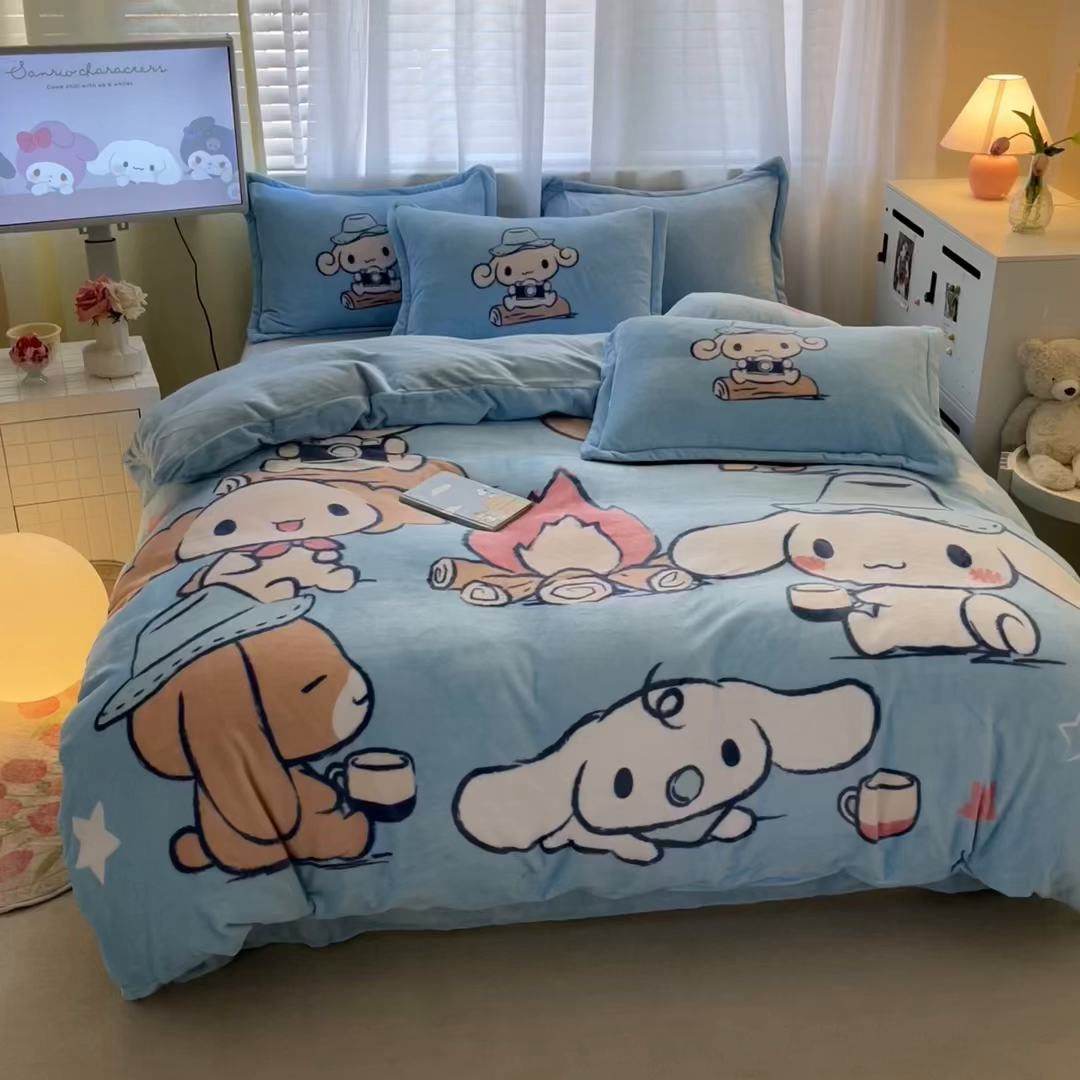 91家纺网 家纺一手货源 找家纺 金爱家 2025新款正版三丽鸥授权大版卡通平网数码印花加厚高克重牛奶绒系列四件套-第二批 伙伴玉桂狗