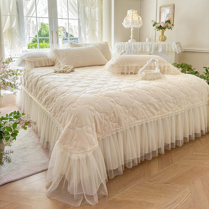 91家纺网 家纺一手货源 找家纺 虹星家纺 2025新款法式雕花牛奶绒花边单床盖-星光碟影 星光蝶影-浅米白