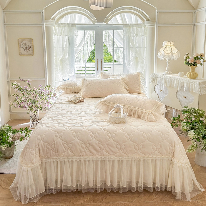 91家纺网 家纺一手货源 找家纺 虹星家纺 2025新款法式雕花牛奶绒花边单床盖-星光碟影 星光蝶影-浅米白