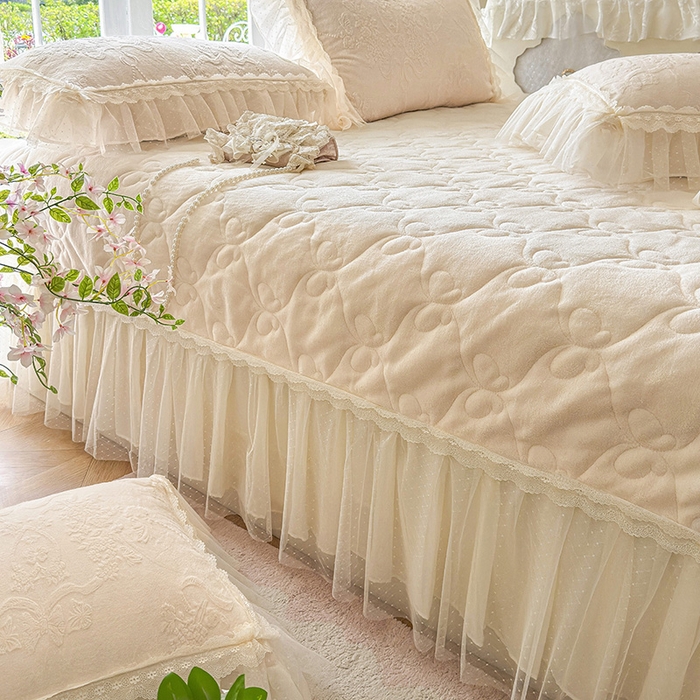 91家纺网 家纺一手货源 找家纺 虹星家纺 2025新款法式雕花牛奶绒花边单床盖-星光碟影 星光蝶影-浅米白