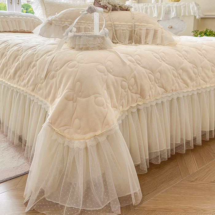 91家纺网 家纺一手货源 找家纺 虹星家纺 2025新款法式雕花牛奶绒花边单床盖-星光碟影 星光蝶影-浅米白