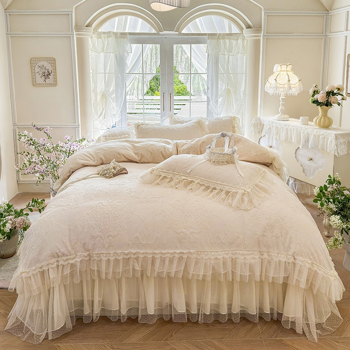 91家纺网 家纺一手货源 找家纺 虹星家纺 2025新款法式雕花牛奶绒花边单床盖-星光碟影 星光蝶影-浅米白