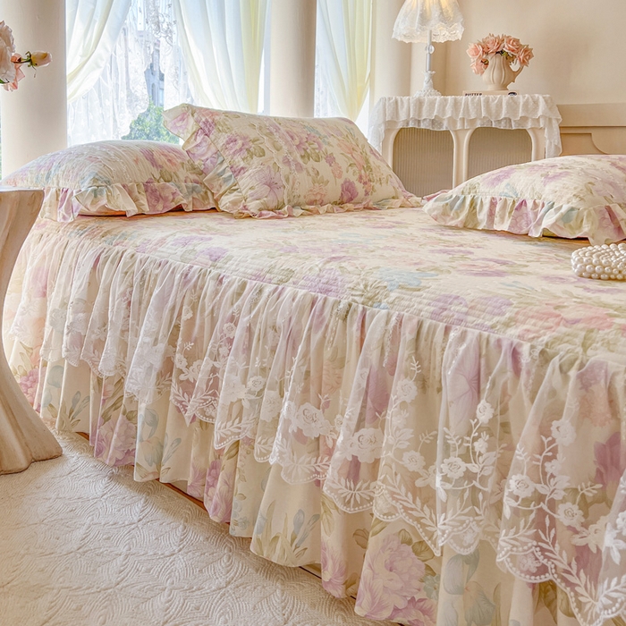 91家纺网 家纺一手货源 找家纺 瑞宝 2025新款13372全棉印花花边床裙三件套 浪漫花溪