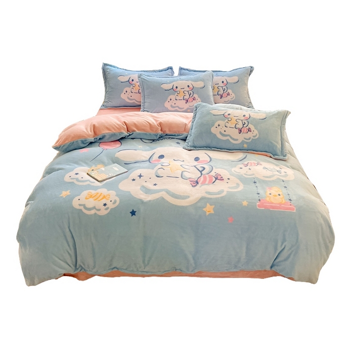 91家纺网 家纺一手货源 找家纺 金爱家 2025新款正版三丽鸥授权大版卡通平网数码印花加厚高克重牛奶绒系列四件套-第二批 云朵玉桂狗