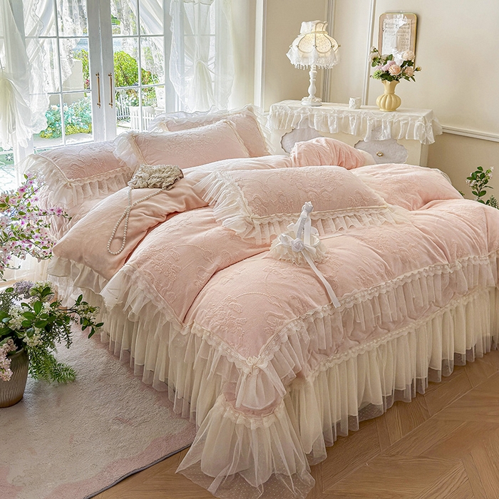 91家纺网 家纺一手货源 找家纺 虹星家纺 2025新款法式雕花牛奶绒花边单床盖-星光碟影 星光蝶影-樱花粉