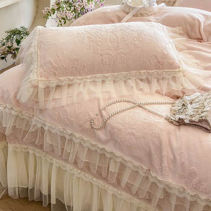 91家纺网 家纺一手货源 找家纺 虹星家纺 2025新款法式雕花牛奶绒花边单床盖-星光碟影 星光蝶影-樱花粉