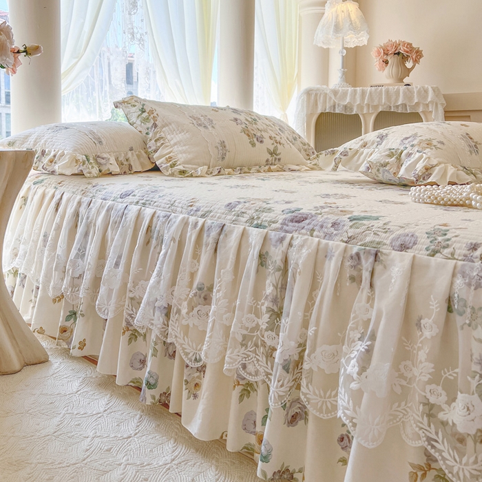 91家纺网 家纺一手货源 找家纺 瑞宝 2025新款13372全棉印花花边床裙三件套 浪漫花芷