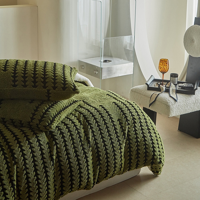 91家纺网 家纺一手货源 找家纺 温宁家纺 2025新款步步高被套毯毛毯盖毯三件套单被套可配枕套 三件套-步步高军绿