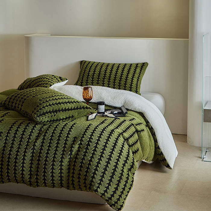 91家纺网 家纺一手货源 找家纺 温宁家纺 2025新款步步高被套毯毛毯盖毯三件套单被套可配枕套 三件套-步步高军绿