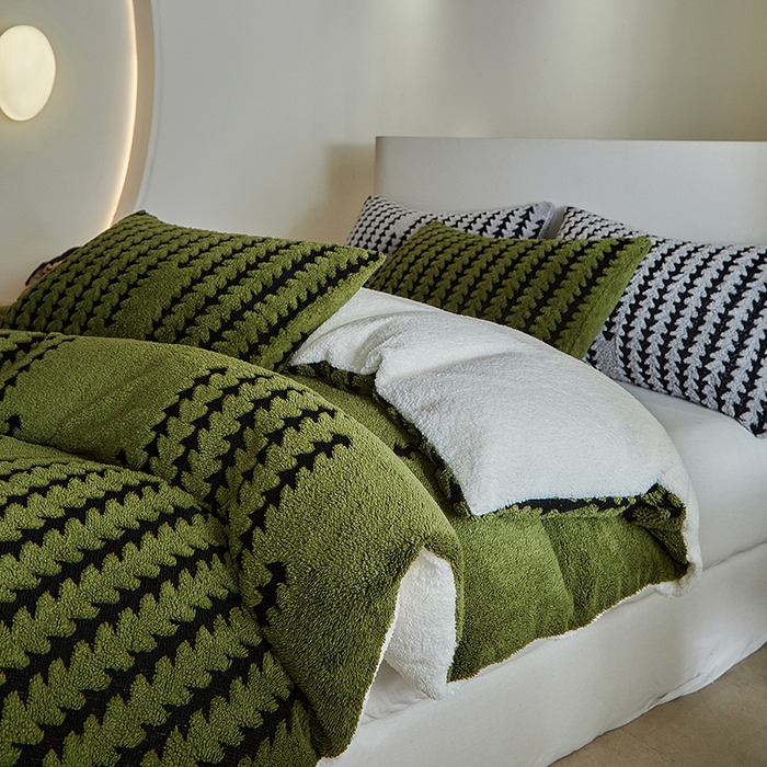 91家纺网 家纺一手货源 找家纺 温宁家纺 2025新款步步高被套毯毛毯盖毯三件套单被套可配枕套 三件套-步步高军绿