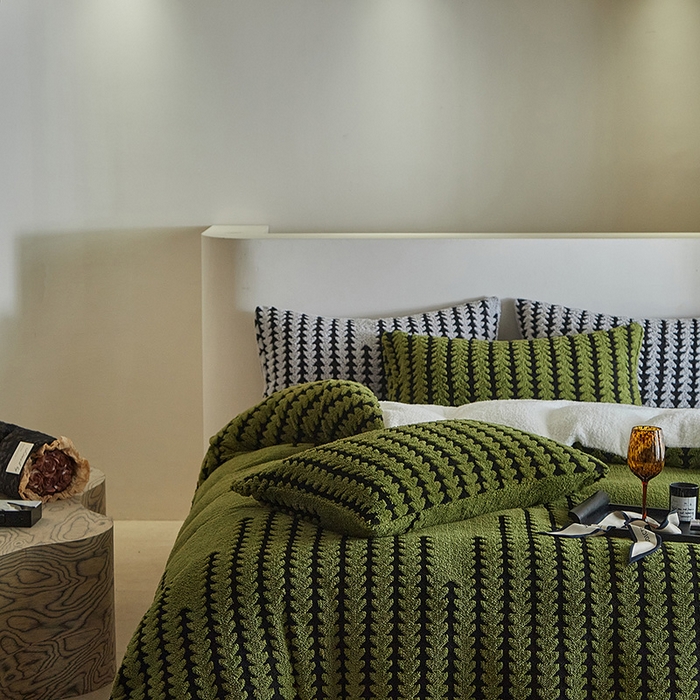 91家纺网 家纺一手货源 找家纺 温宁家纺 2025新款步步高被套毯毛毯盖毯三件套单被套可配枕套 三件套-步步高军绿