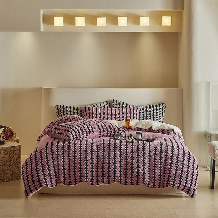 91家纺网 家纺一手货源 找家纺 温宁家纺 2025新款步步高被套毯毛毯盖毯三件套单被套可配枕套 三件套-步步高香芋紫