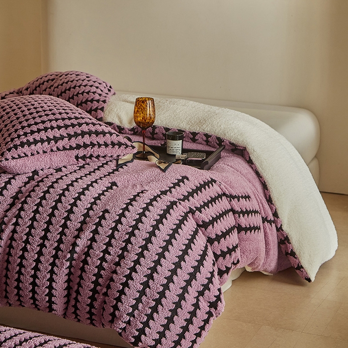 91家纺网 家纺一手货源 找家纺 温宁家纺 2025新款步步高被套毯毛毯盖毯三件套单被套可配枕套 三件套-步步高香芋紫