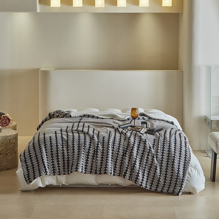 91家纺网 家纺一手货源 找家纺 温宁家纺 2025新款步步高被套毯毛毯盖毯三件套单被套可配枕套 三件套-步步高银灰