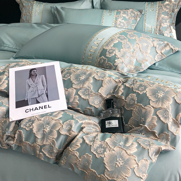 91家纺网 家纺一手货源 找家纺 悦织湾家纺 2025新款水洗冰丝浮雕刺绣四件套-浮雕梅影轻奢时尚三4件套 浮雕梅影-星海蓝