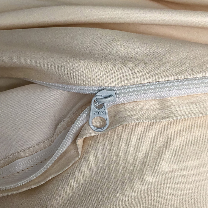 91家纺网 家纺一手货源 找家纺 悦织湾家纺 2025新款水洗冰丝浮雕刺绣四件套-浮雕梅影轻奢时尚三4件套 浮雕梅影-奶昔白