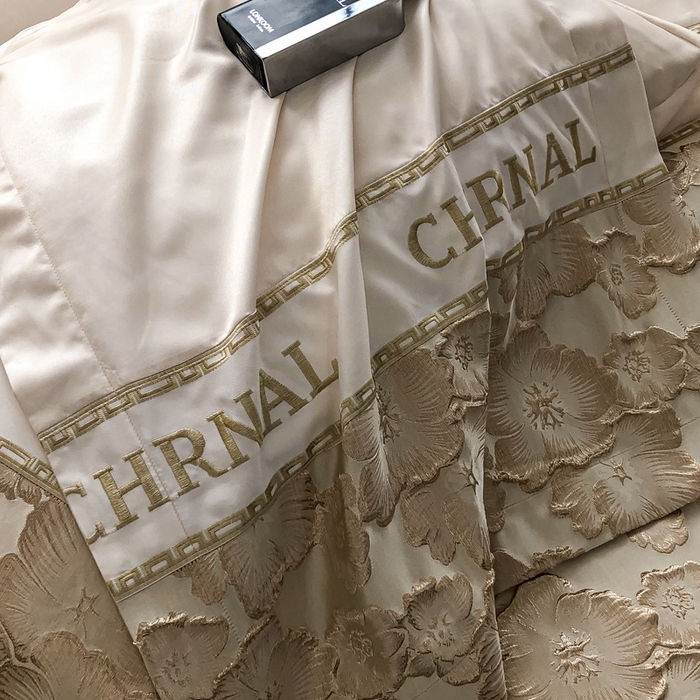 91家纺网 家纺一手货源 找家纺 悦织湾家纺 2025新款水洗冰丝浮雕刺绣四件套-浮雕梅影轻奢时尚三4件套 浮雕梅影-奶昔白