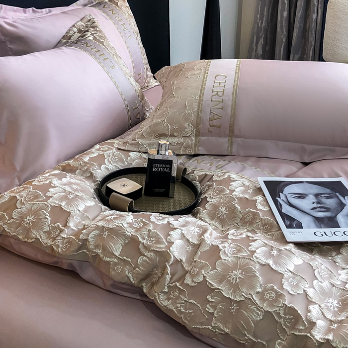 91家纺网 家纺一手货源 找家纺 悦织湾家纺 2025新款水洗冰丝浮雕刺绣四件套-浮雕梅影轻奢时尚三4件套 浮雕梅影-玫粉