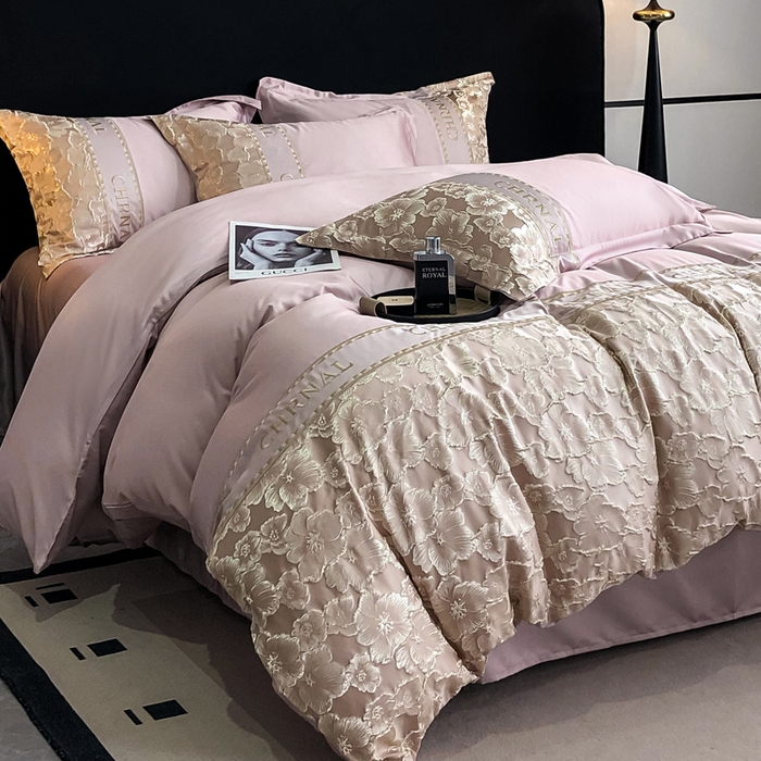 91家纺网 家纺一手货源 找家纺 悦织湾家纺 2025新款水洗冰丝浮雕刺绣四件套-浮雕梅影轻奢时尚三4件套 浮雕梅影-玫粉