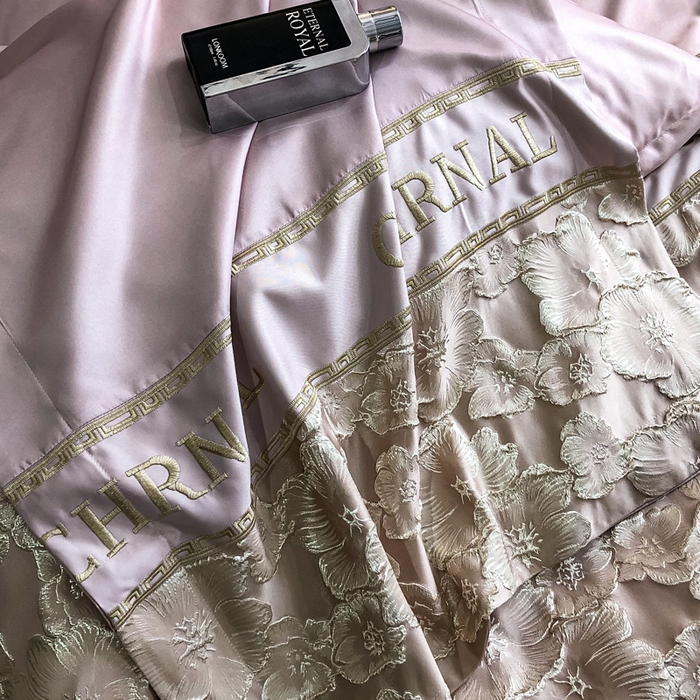 91家纺网 家纺一手货源 找家纺 悦织湾家纺 2025新款水洗冰丝浮雕刺绣四件套-浮雕梅影轻奢时尚三4件套 浮雕梅影-玫粉