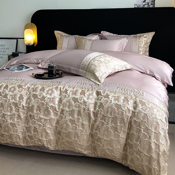 91家纺网 家纺一手货源 找家纺 悦织湾家纺 2025新款水洗冰丝浮雕刺绣四件套-浮雕梅影轻奢时尚三4件套 浮雕梅影-玫粉