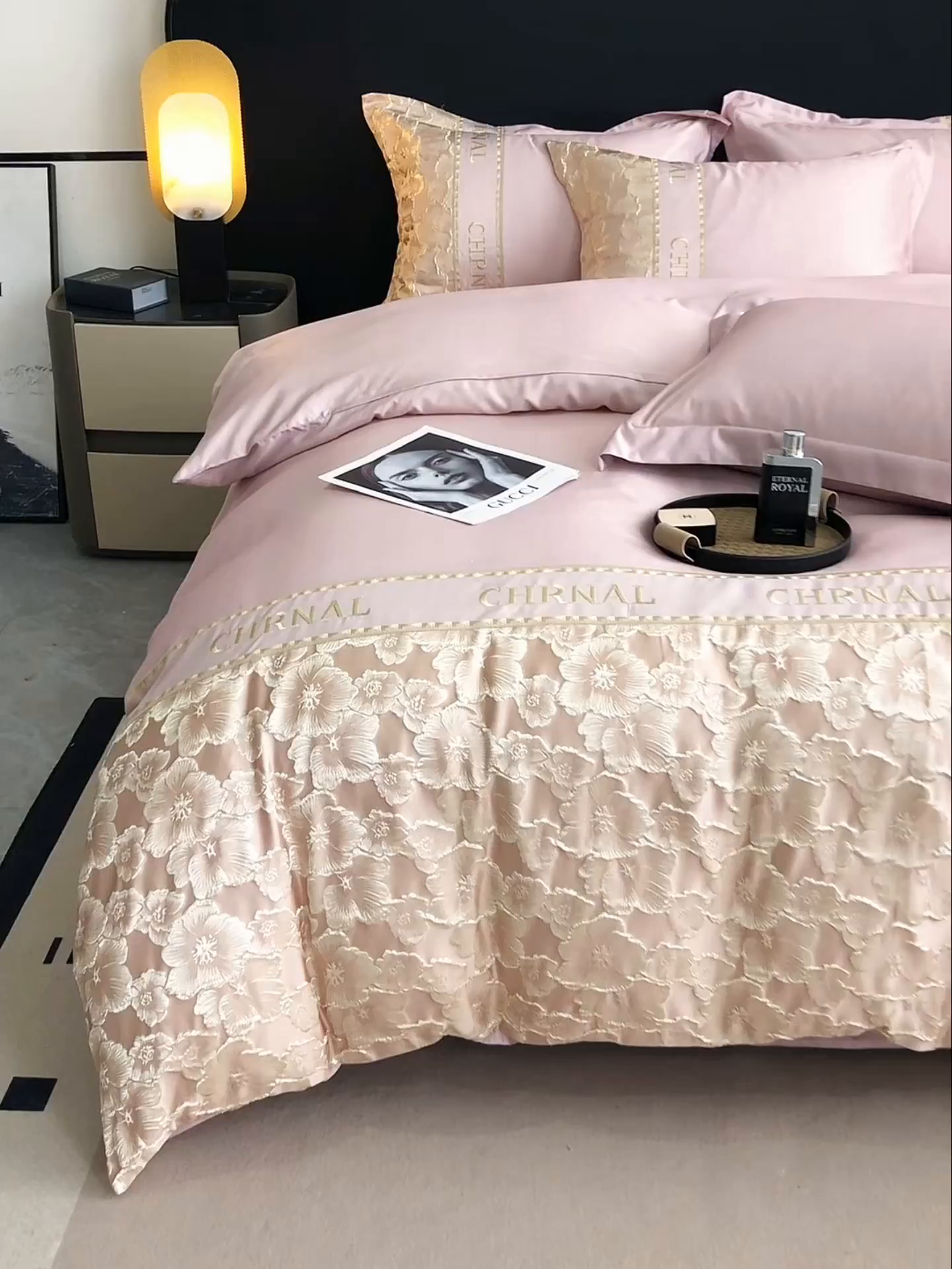 91家纺网 家纺一手货源 找家纺 悦织湾家纺 2025新款水洗冰丝浮雕刺绣四件套-浮雕梅影轻奢时尚三4件套 浮雕梅影-玫粉