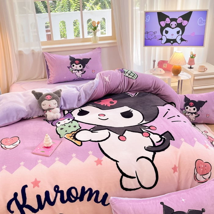 91家纺网 家纺一手货源 找家纺 金爱家 2025新款正版三丽鸥授权大版卡通平网数码印花加厚高克重牛奶绒系列四件套-第一批 绒大版-R冰淇淋甜心库洛米