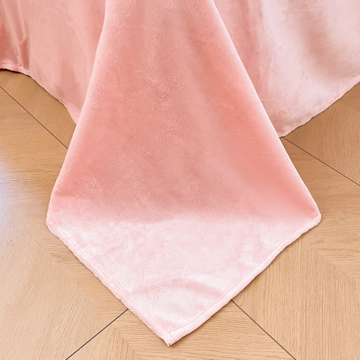 91家纺网 家纺一手货源 找家纺 金爱家 2025新款正版三丽鸥授权大版卡通平网数码印花加厚高克重牛奶绒系列四件套-第一批 绒大版-R草莓果汁美乐蒂