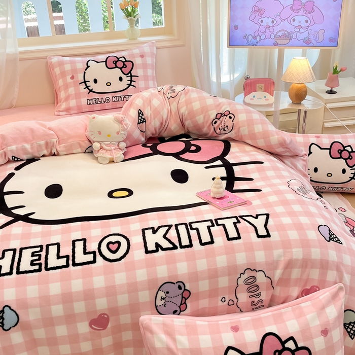 91家纺网 家纺一手货源 找家纺 金爱家 2025新款正版三丽鸥授权大版卡通平网数码印花加厚高克重牛奶绒系列四件套-第一批 绒大版-R粉格香香kitty