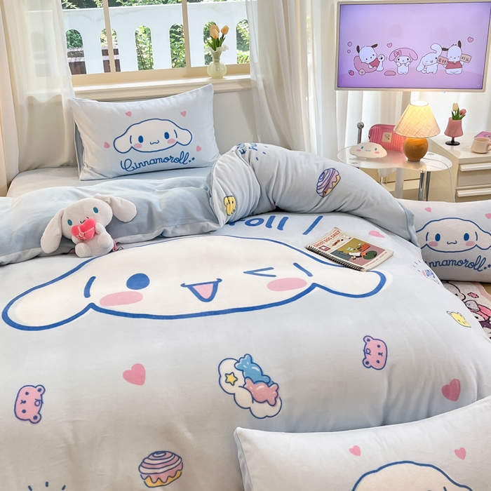 91家纺网 家纺一手货源 找家纺 金爱家 2025新款正版三丽鸥授权大版卡通平网数码印花加厚高克重牛奶绒系列四件套-第一批 绒大版-R开心大耳狗