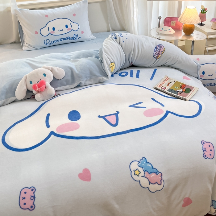 91家纺网 家纺一手货源 找家纺 金爱家 2025新款正版三丽鸥授权大版卡通平网数码印花加厚高克重牛奶绒系列四件套-第一批 绒大版-R开心大耳狗