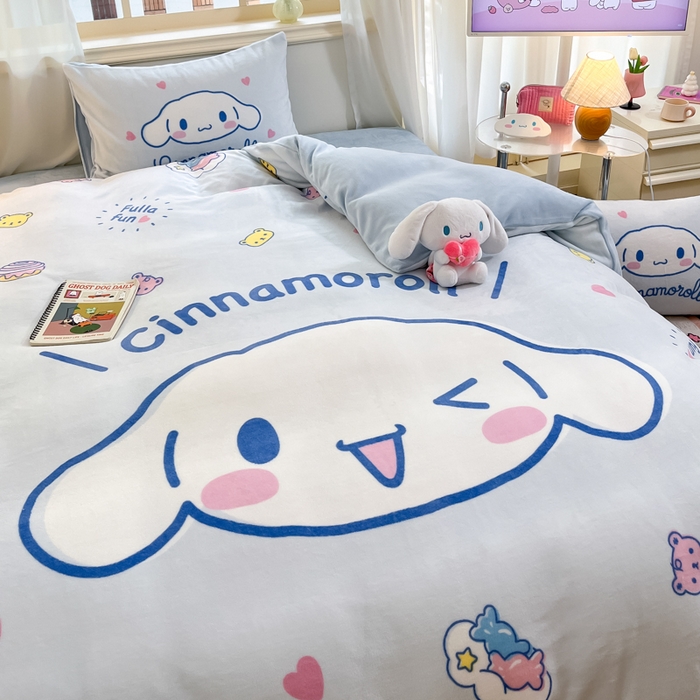 91家纺网 家纺一手货源 找家纺 金爱家 2025新款正版三丽鸥授权大版卡通平网数码印花加厚高克重牛奶绒系列四件套-第一批 绒大版-R开心大耳狗