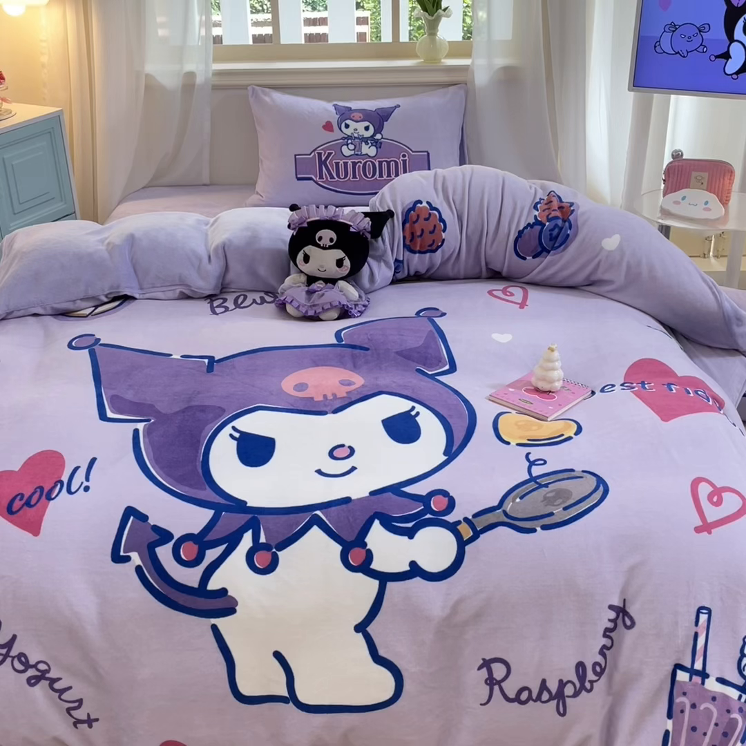 91家纺网 家纺一手货源 找家纺 金爱家 2025新款正版三丽鸥授权大版卡通平网数码印花加厚高克重牛奶绒系列四件套-第一批 绒大版-R乐趣库洛米