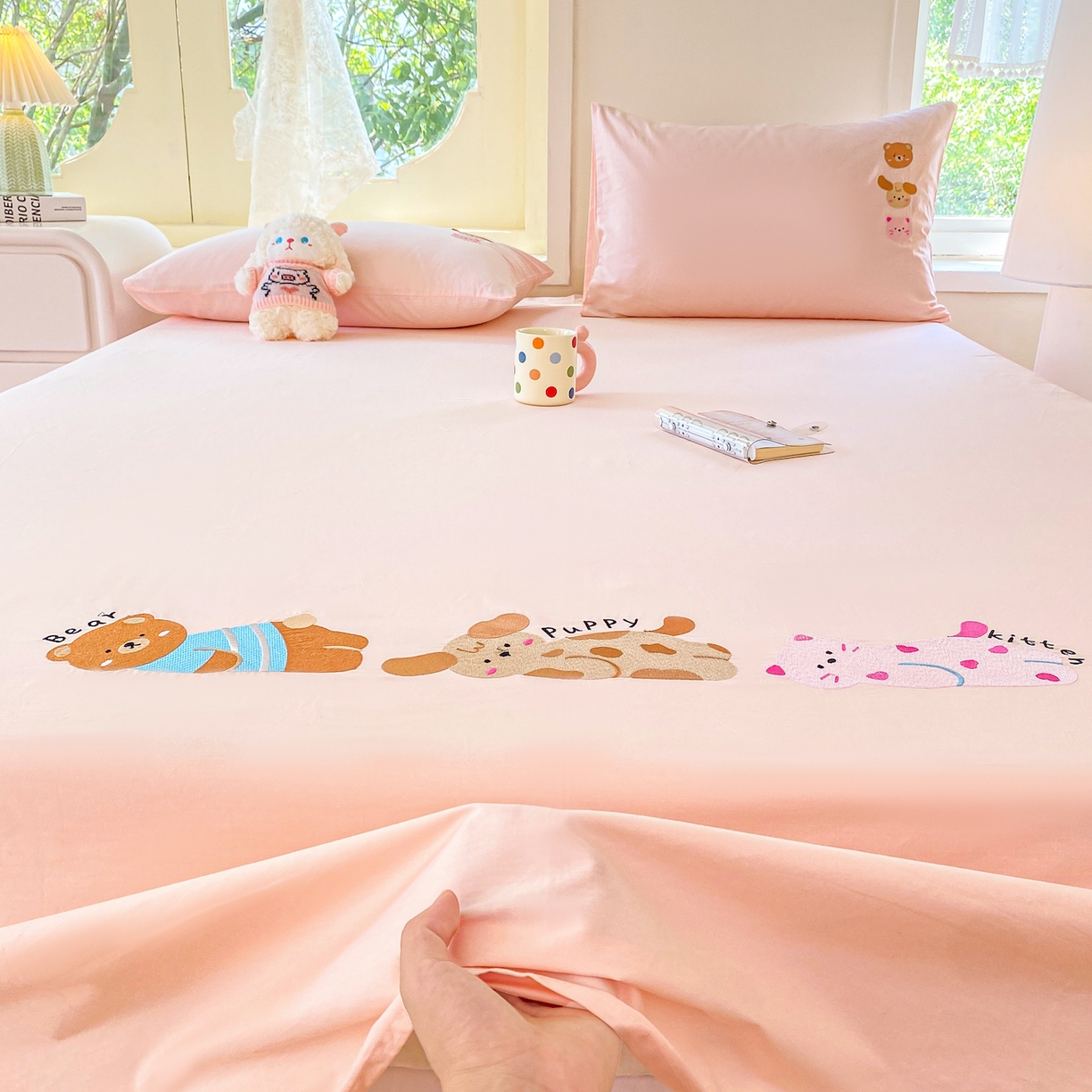 91家纺网 家纺一手货源 找家纺 灰鲸 2025新款全棉刺绣大床床单-懒懒小憩系列 懒懒小憩-粉