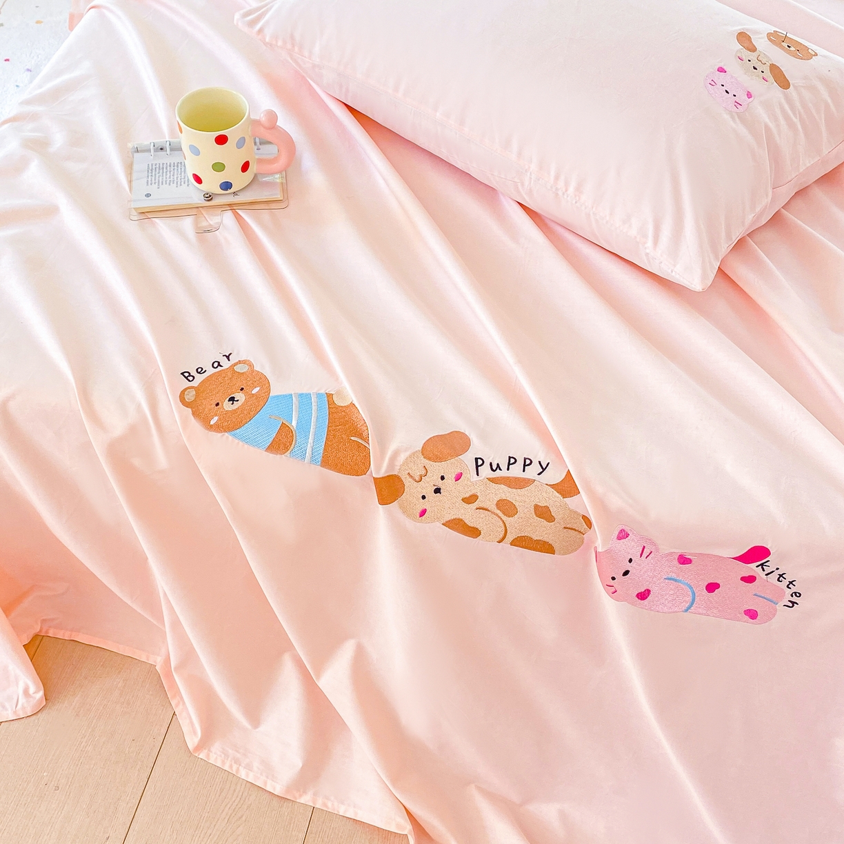 91家纺网 家纺一手货源 找家纺 灰鲸 2025新款全棉刺绣大床床单-懒懒小憩系列 懒懒小憩-粉