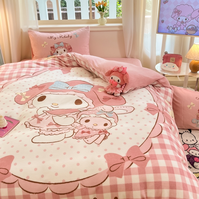 91家纺网 家纺一手货源 找家纺 金爱家 2025新款正版三丽鸥授权大版卡通平网数码印花加厚高克重牛奶绒系列四件套-第一批 绒大版-R美好美乐蒂