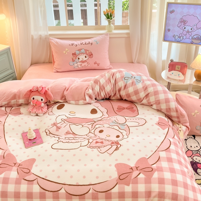 91家纺网 家纺一手货源 找家纺 金爱家 2025新款正版三丽鸥授权大版卡通平网数码印花加厚高克重牛奶绒系列四件套-第一批 绒大版-R美好美乐蒂