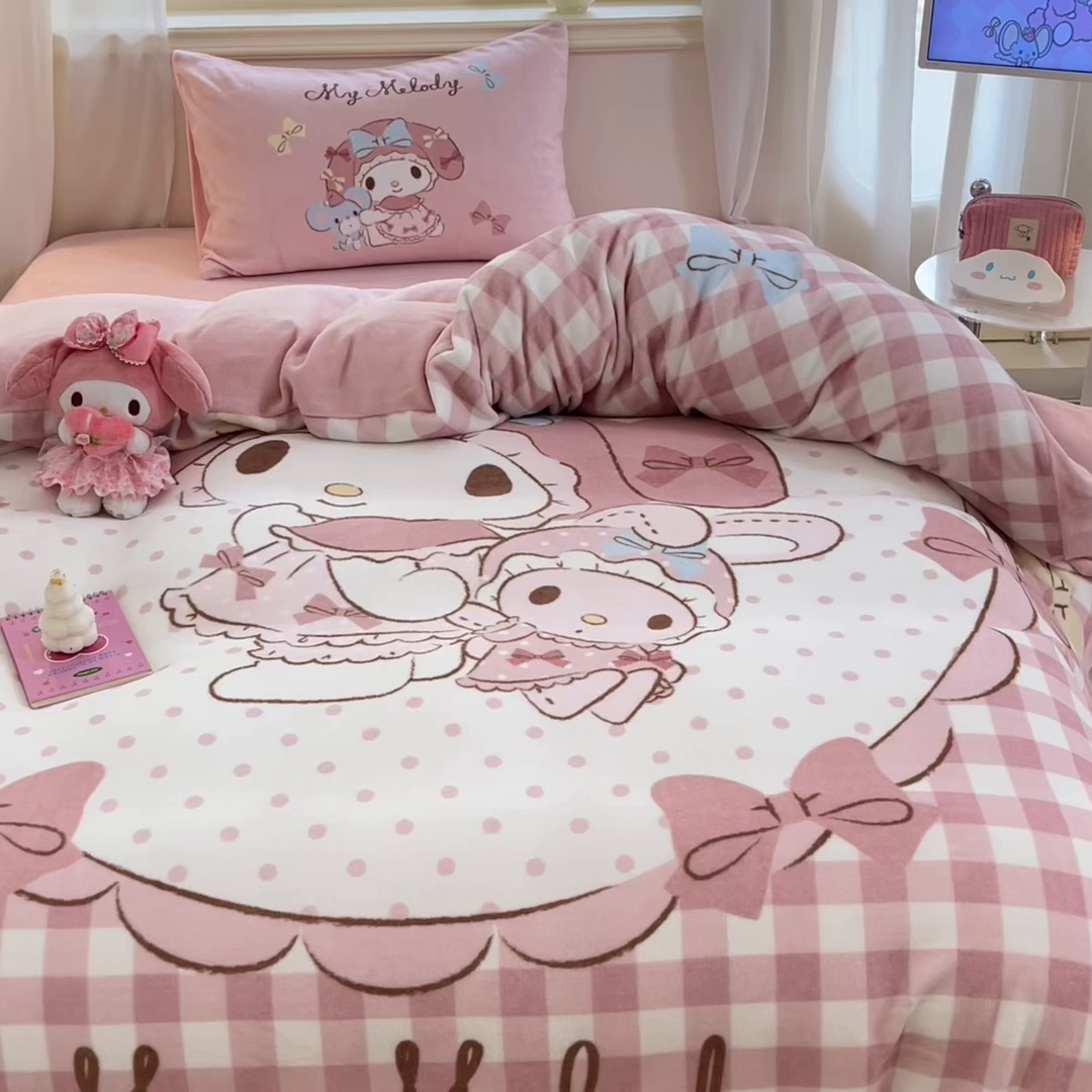 91家纺网 家纺一手货源 找家纺 金爱家 2025新款正版三丽鸥授权大版卡通平网数码印花加厚高克重牛奶绒系列四件套-第一批 绒大版-R美好美乐蒂