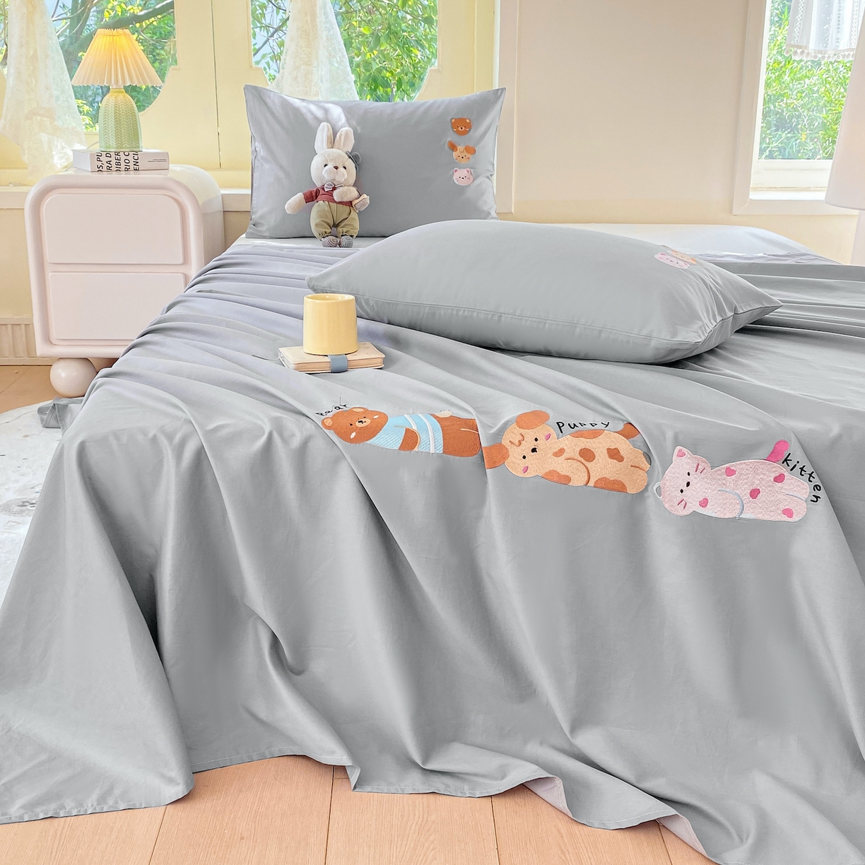 91家纺网 家纺一手货源 找家纺 灰鲸 2025新款全棉刺绣大床床单-懒懒小憩系列 懒懒小憩-灰