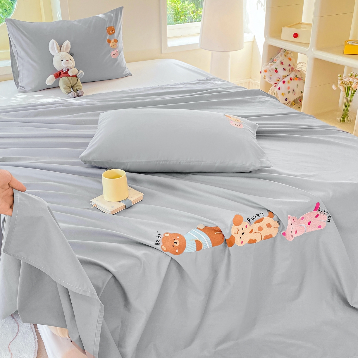 91家纺网 家纺一手货源 找家纺 灰鲸 2025新款全棉刺绣大床床单-懒懒小憩系列 懒懒小憩-灰